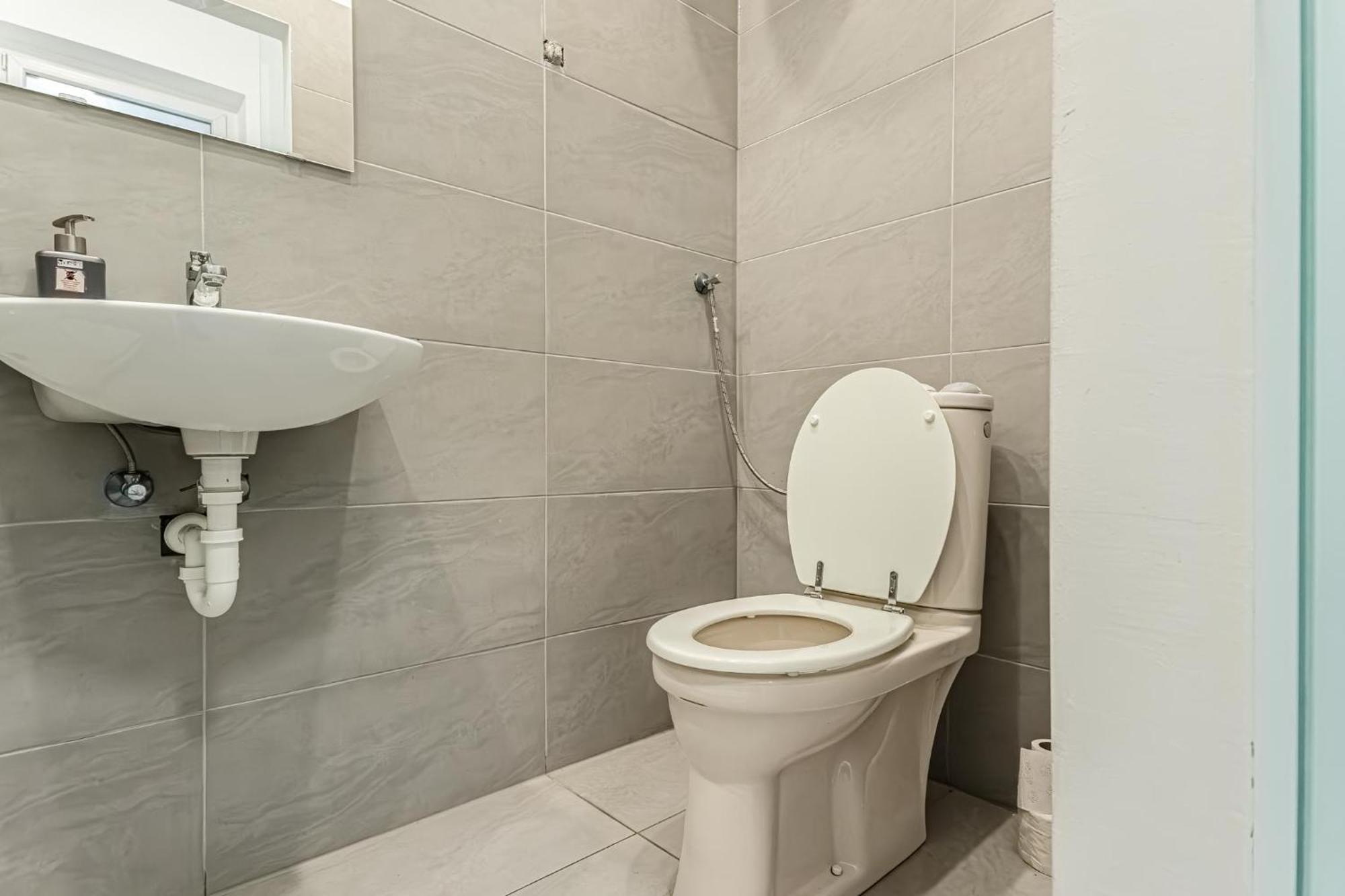Gorgeous 1Br Apt Near Akh Hospital Виена Екстериор снимка